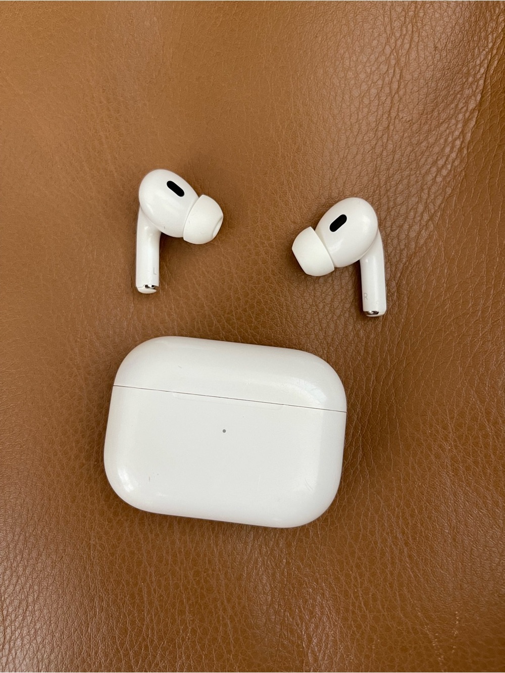Pre owned 2nd generation Apple AirPods Pro White with Wireless Charging Case